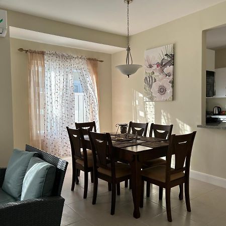 Seamist Villa @Oceanpointe Lucea Comfy 2Br W/Pool Gym & Parking מראה חיצוני תמונה