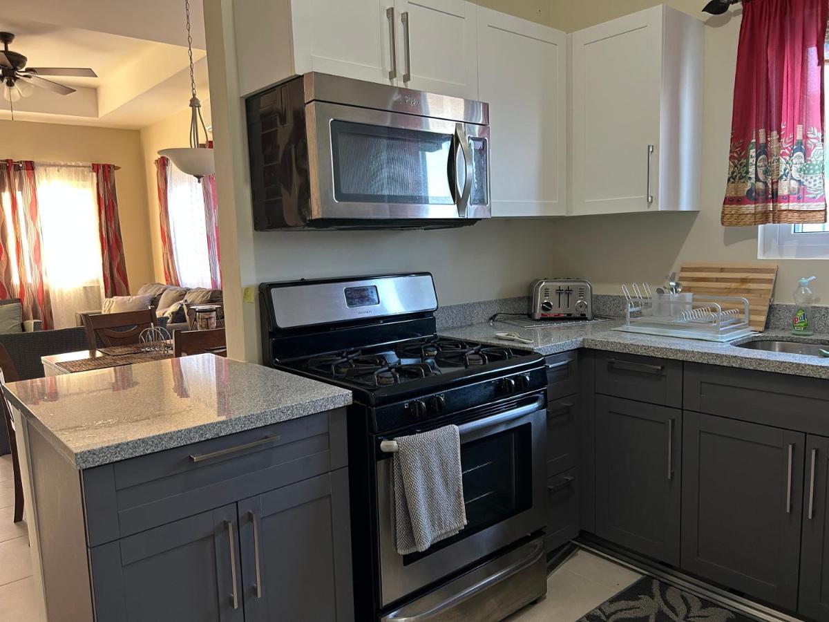 Seamist Villa @Oceanpointe Lucea Comfy 2Br W/Pool Gym & Parking מראה חיצוני תמונה