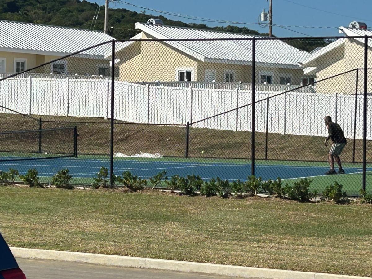 Seamist Villa @Oceanpointe Lucea Comfy 2Br W/Pool Gym & Parking מראה חיצוני תמונה
