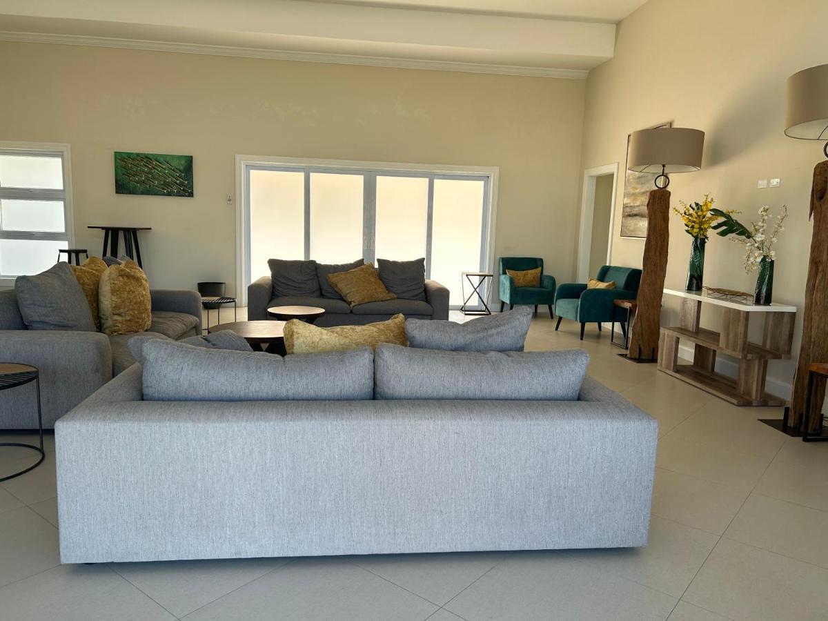 Seamist Villa @Oceanpointe Lucea Comfy 2Br W/Pool Gym & Parking מראה חיצוני תמונה