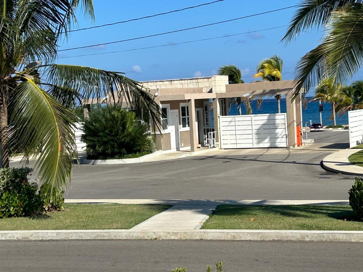 Seamist Villa @Oceanpointe Lucea Comfy 2Br W/Pool Gym & Parking מראה חיצוני תמונה