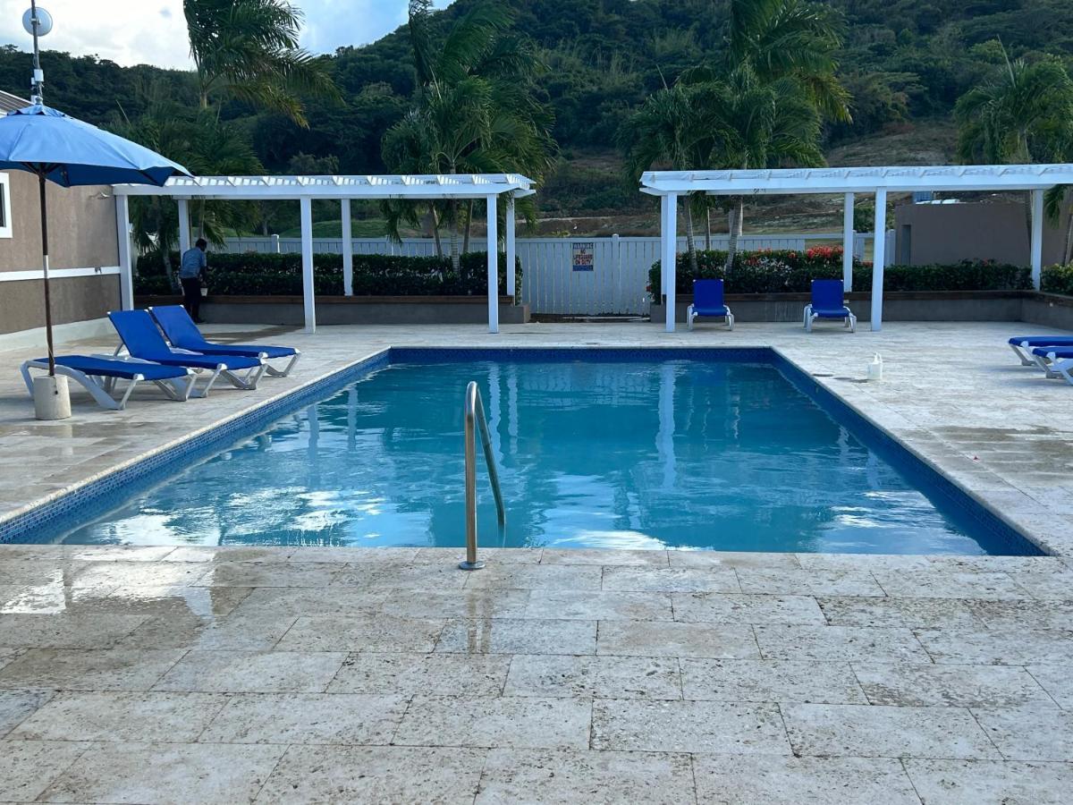 Seamist Villa @Oceanpointe Lucea Comfy 2Br W/Pool Gym & Parking מראה חיצוני תמונה