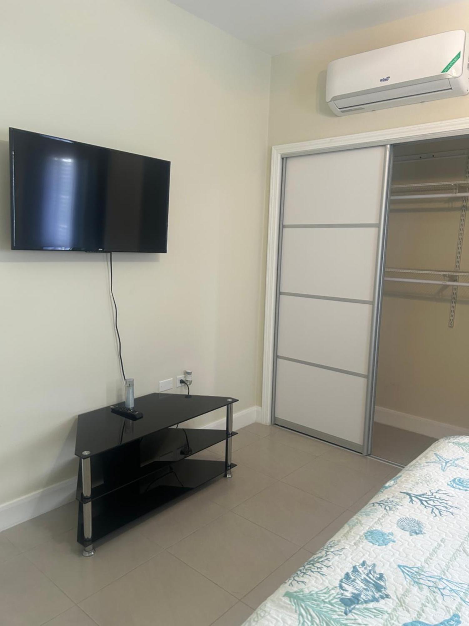 Seamist Villa @Oceanpointe Lucea Comfy 2Br W/Pool Gym & Parking מראה חיצוני תמונה